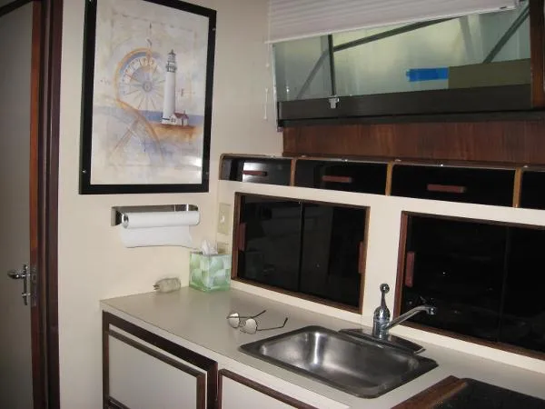 Slide: The Image of Hatteras 32 Flybridge Fisherman 1984 - 8