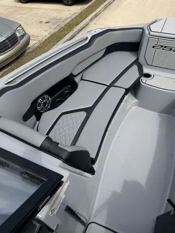 Slide: The Image of Yamaha 255XD 2026 - 10