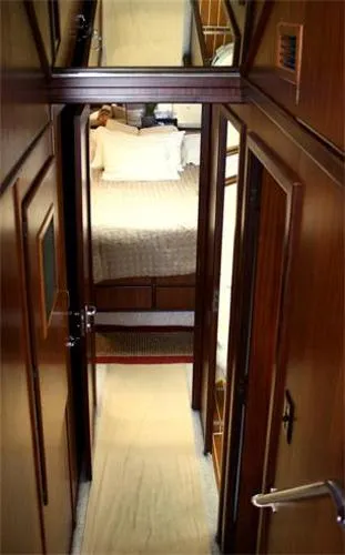 Slide: The Image of Hatteras 48 Convertible 1988 - 9