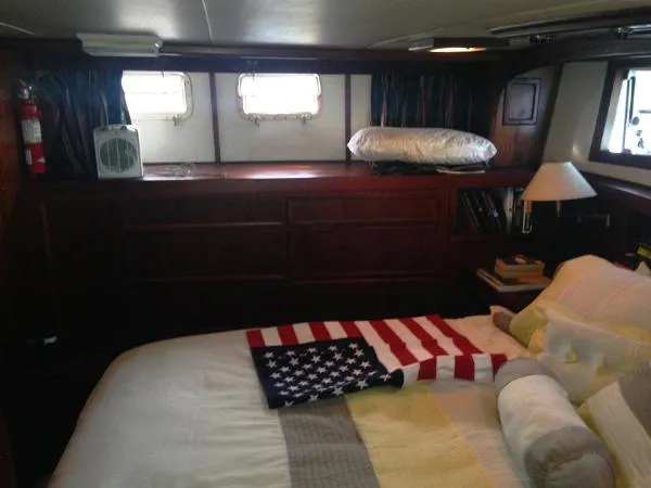 Slide: The Image of Hatteras 53 Motor Yacht 1974 - 10