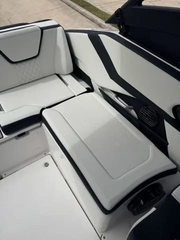 Slide: The Image of Yamaha 252SD 2026 - 16