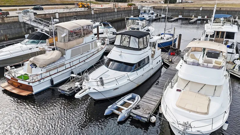 Slide: The Image of Carver Yachts 356 Aft Cabin Motor Yacht 2001 - 26