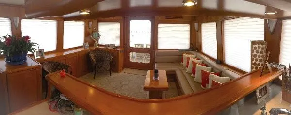 Slide: The Image of Offshore 72 Pilothouse 2006 - 10