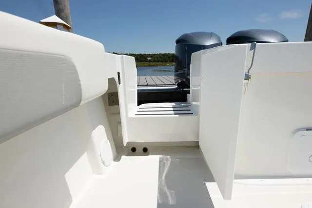 Slide: The Image of Parker Marine 287 Explorer 2026 - 7