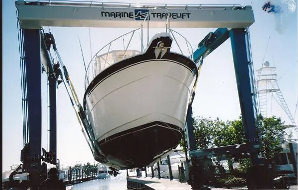 Slide: The Image of Hatteras Convertible 1990 - 1