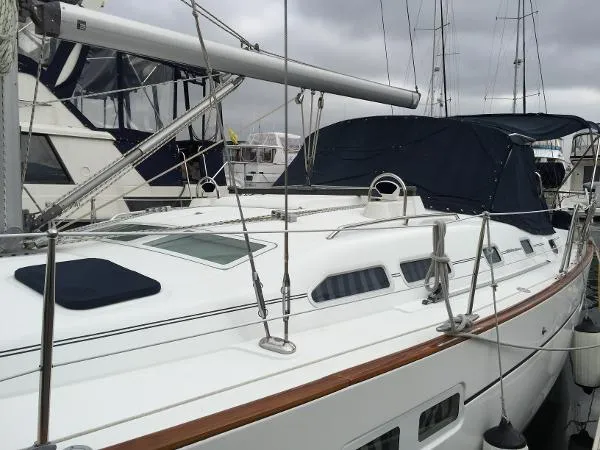 Slide: The Image of Beneteau 423 2004 - 5