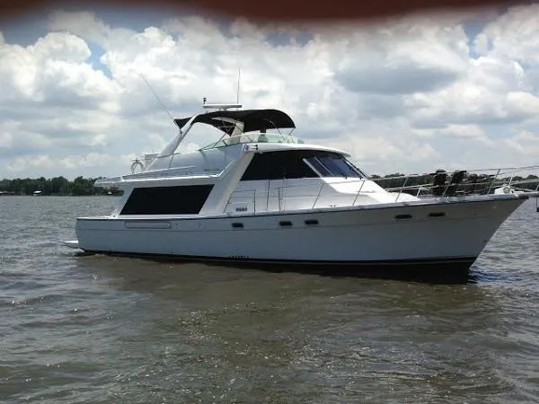 Slide: The Image of Bayliner 4788 Pilot House Motoryacht 2000 - 1