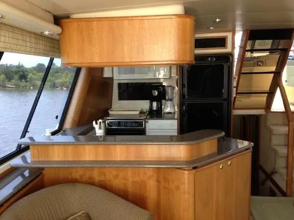 Slide: The Image of Bayliner 4788 Pilot House Motoryacht 2000 - 5