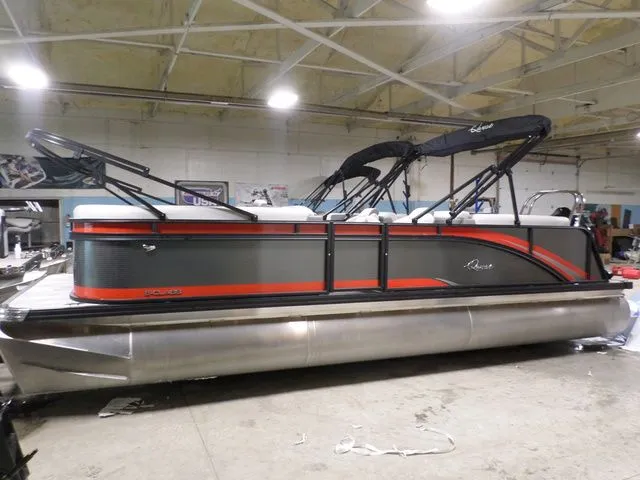 The Image of Apex 22RLS E-Class TRI 2025 - 1