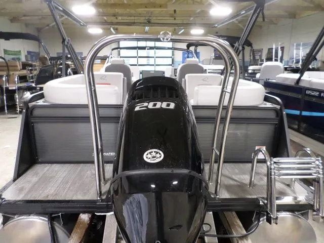 Slide: The Image of Apex 22RLS E-Class TRI 2025 - 11