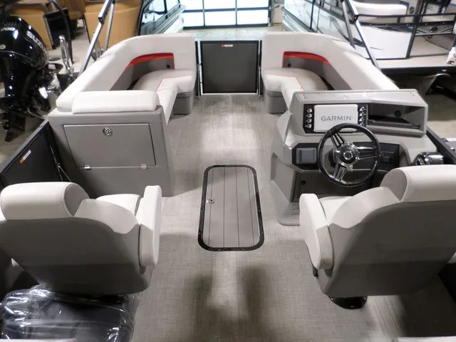 Slide: The Image of Apex 22RLS E-Class TRI 2025 - 3