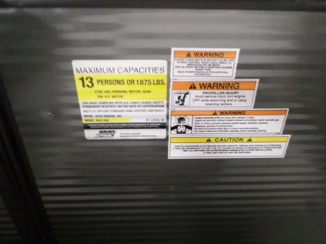 Slide: The Image of Apex 22RLS E-Class TRI 2025 - 9