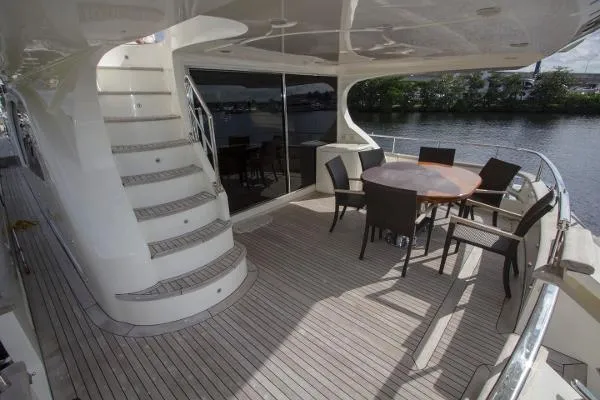 Slide: The Image of Azimut 80 Carat 2006 - 8