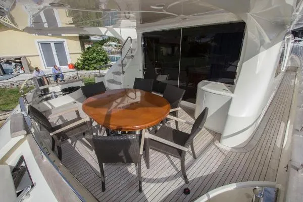 Slide: The Image of Azimut 80 Carat 2006 - 9