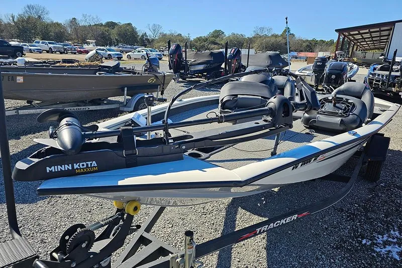 Slide: The Image of 2021 Tracker Pro Team 175 TXW Tournament Edition boat with Minn Kota Maxxum motor. - 5