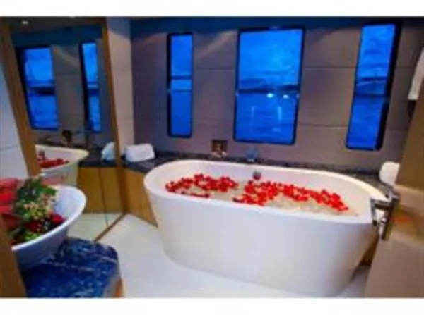 Slide: The Image of Eagle Motor Yacht 2009 - 7