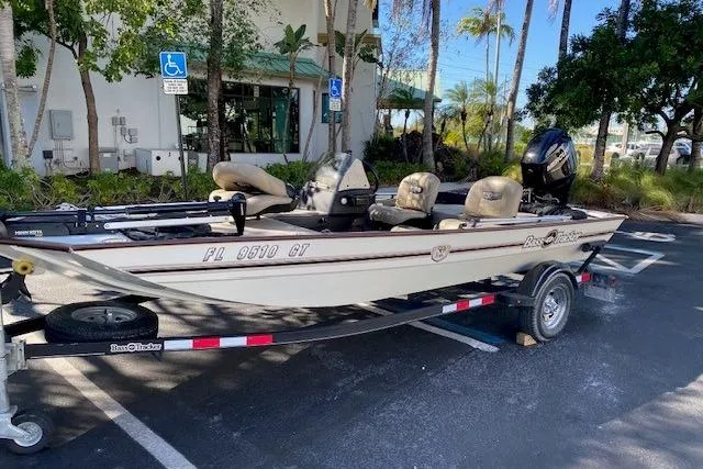 Slide: The Image of 2022 Tracker Bass Tracker Classic XL boat on trailer in parking lot. - 9