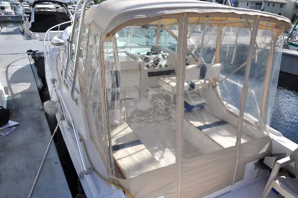 Slide: The Image of Mainship Pilot 2000 - 11