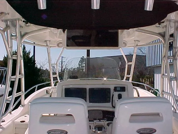 Slide: The Image of Boston Whaler 320 Outrage Cuddy Cabin 2007 - 8