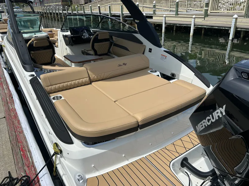 Slide: The Image of Sea Ray SLX 260 Outboard 2026 - 14