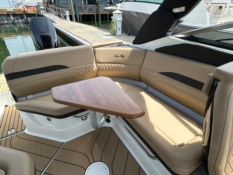 Slide: The Image of Sea Ray SLX 260 Outboard 2026 - 16