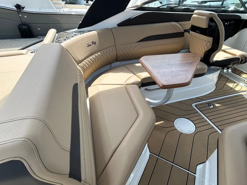Slide: The Image of Sea Ray SLX 260 Outboard 2026 - 18