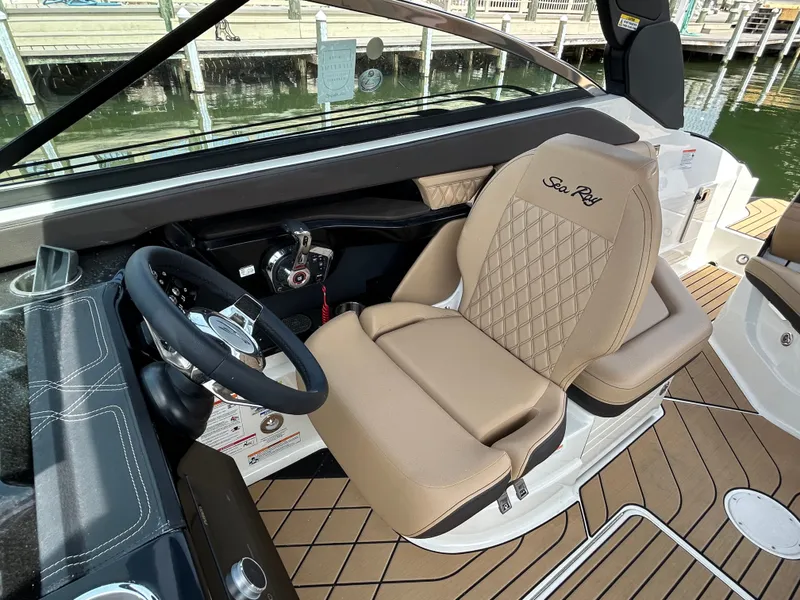 Slide: The Image of Sea Ray SLX 260 Outboard 2026 - 20