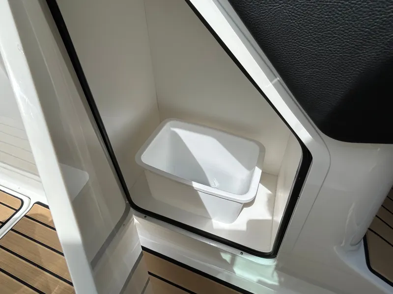 Slide: The Image of Sea Ray SLX 260 Outboard 2026 - 26