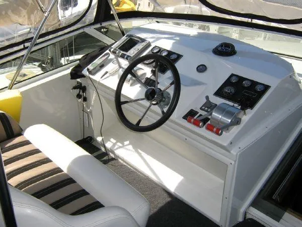 Slide: The Image of Navigator 4800 Pilothouse 2004 - 4