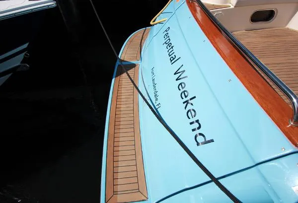 Slide: The Image of Mochi Craft 44 Dolphin 2007 - 10