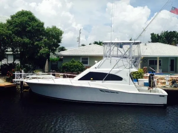 Slide: The Image of Luhrs 40 Convertible 2000 - 0
