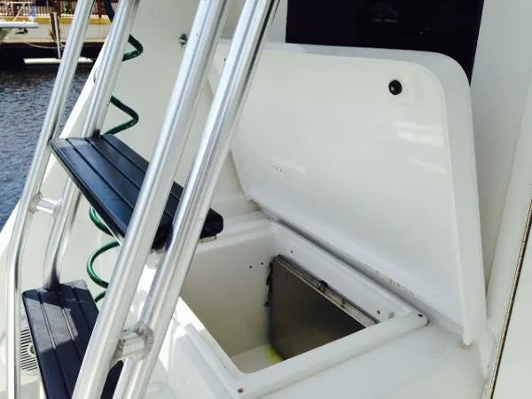 Slide: The Image of Luhrs 40 Convertible 2000 - 10