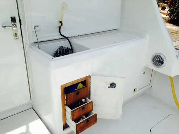 Slide: The Image of Luhrs 40 Convertible 2000 - 11