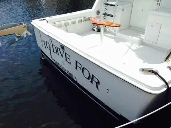Slide: The Image of Luhrs 40 Convertible 2000 - 4
