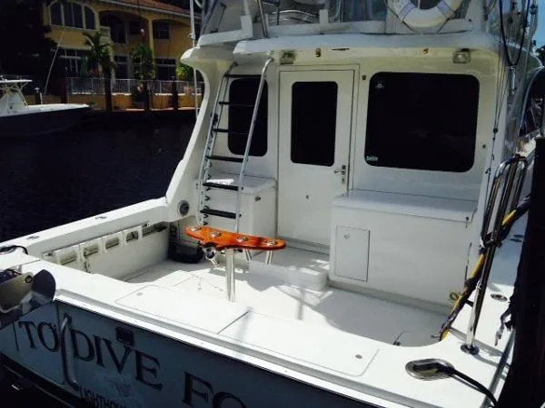 Slide: The Image of Luhrs 40 Convertible 2000 - 6