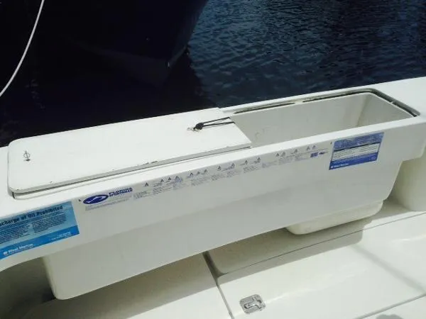 Slide: The Image of Luhrs 40 Convertible 2000 - 7