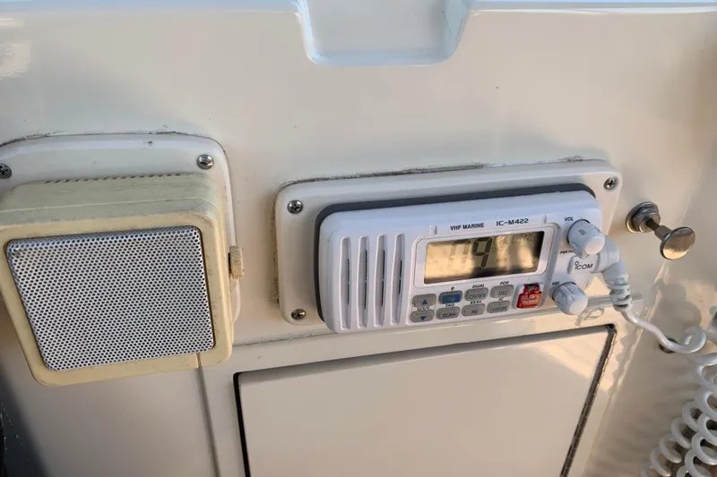 Slide: The Image of VHF marine radio on 1991 Hatteras 40 Motor Yacht dashboard. - 73