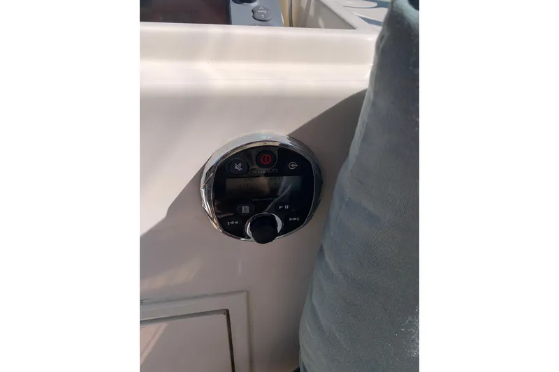 Slide: The Image of Control panel on 1991 Hatteras 40 Motor Yacht dashboard. - 76