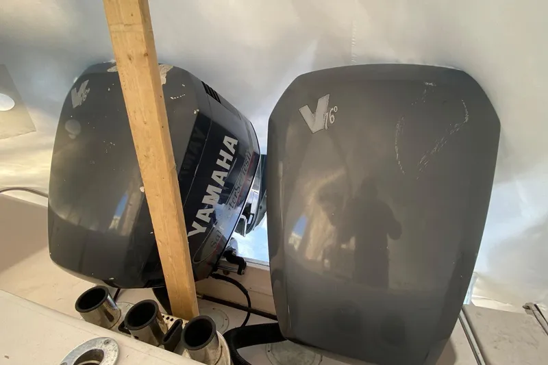 Slide: The Image of Yamaha V6 outboard engines on a 1999 Grady-White Chase 263 boat. - 26