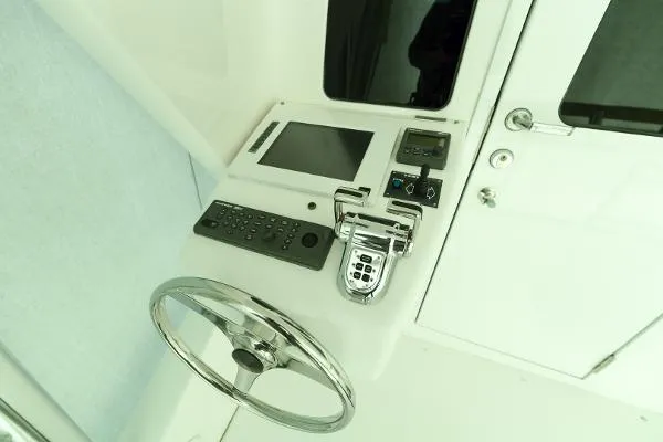 Slide: The Image of Viking 74 Enclosed Bridge 2005 - 4