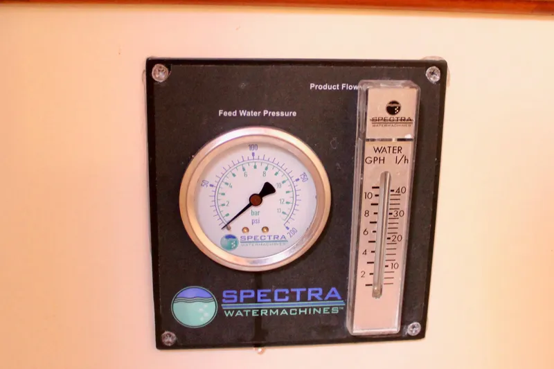 Slide: The Image of Spectra water machine gauge on 1997 Valiant 39, displaying feed water pressure and flow rate. - 43