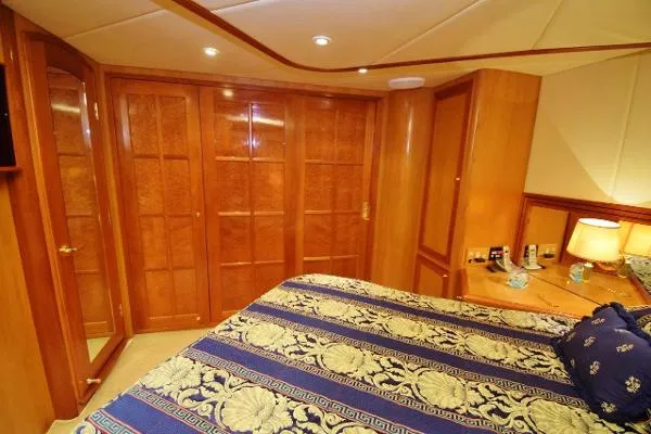 Slide: The Image of McKinna Pilothouse Walk Around Customized 2006 - 10