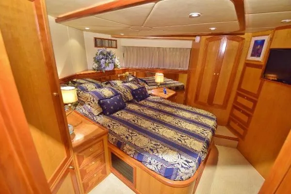Slide: The Image of McKinna Pilothouse Walk Around Customized 2006 - 8