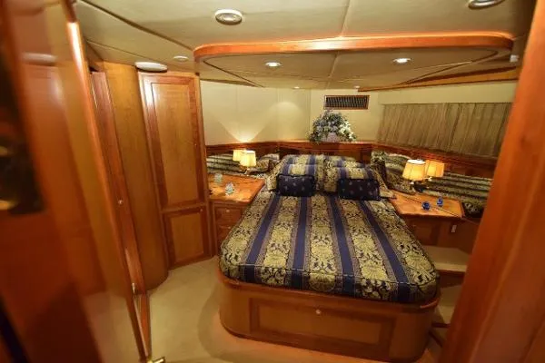 Slide: The Image of McKinna Pilothouse Walk Around Customized 2006 - 9