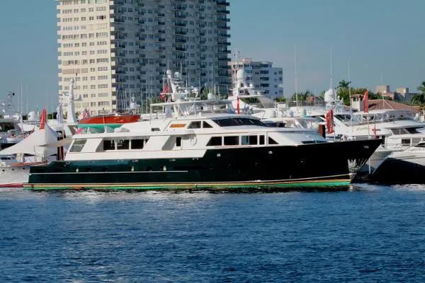 Slide: The Image of DENISON Raised Bridge Cockpit Motor Yacht 1986 - 1