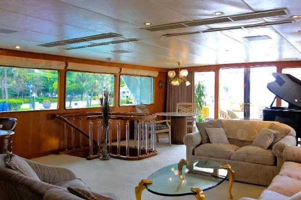 Slide: The Image of DENISON Raised Bridge Cockpit Motor Yacht 1986 - 10