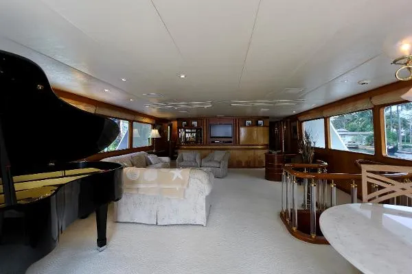 Slide: The Image of DENISON Raised Bridge Cockpit Motor Yacht 1986 - 4