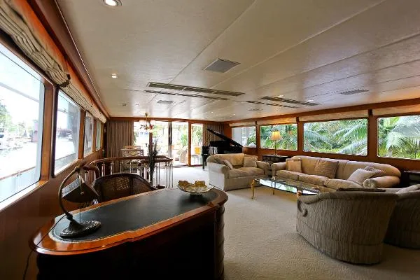 Slide: The Image of DENISON Raised Bridge Cockpit Motor Yacht 1986 - 5