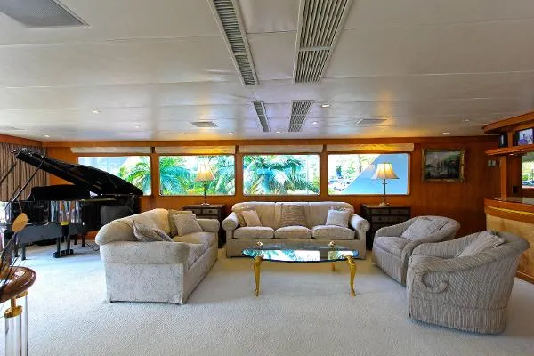 Slide: The Image of DENISON Raised Bridge Cockpit Motor Yacht 1986 - 7