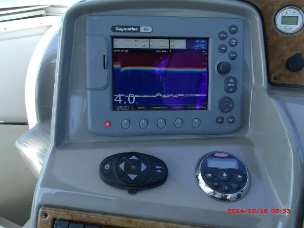 Slide: The Image of Rinker 330 Express Cruiser 2007 - 9